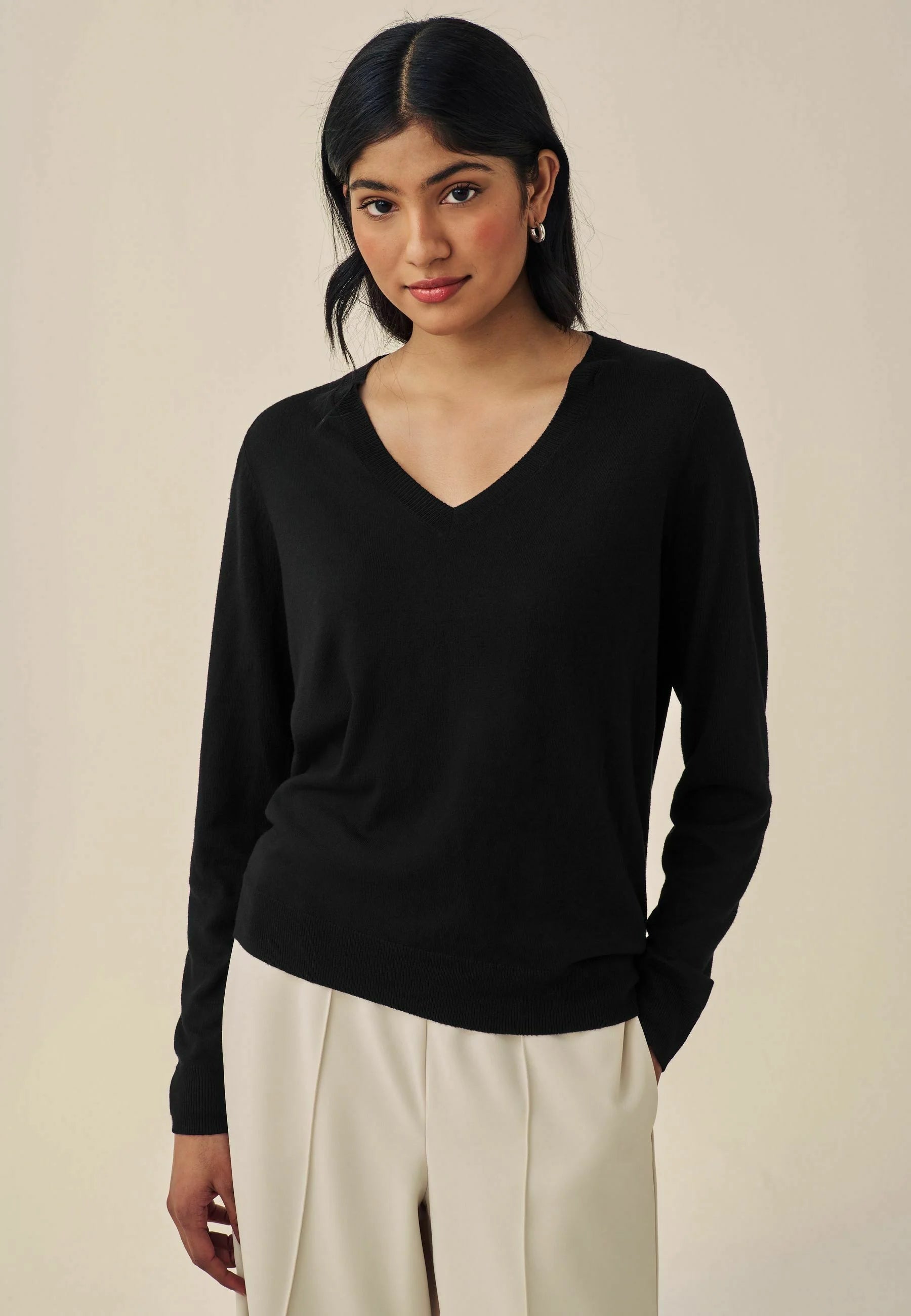 CALVIN KLEIN extra fine merino blend v-neck sweater - antique white&blck