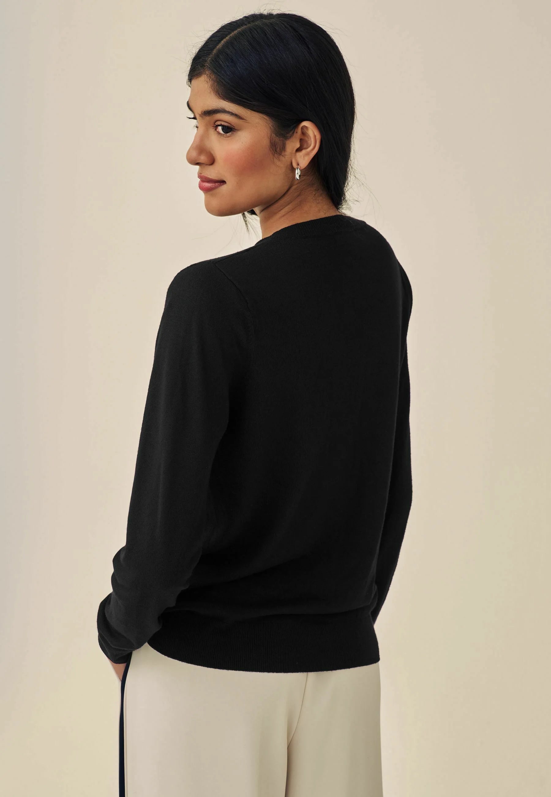 CALVIN KLEIN extra fine merino blend v-neck sweater - antique white&blck