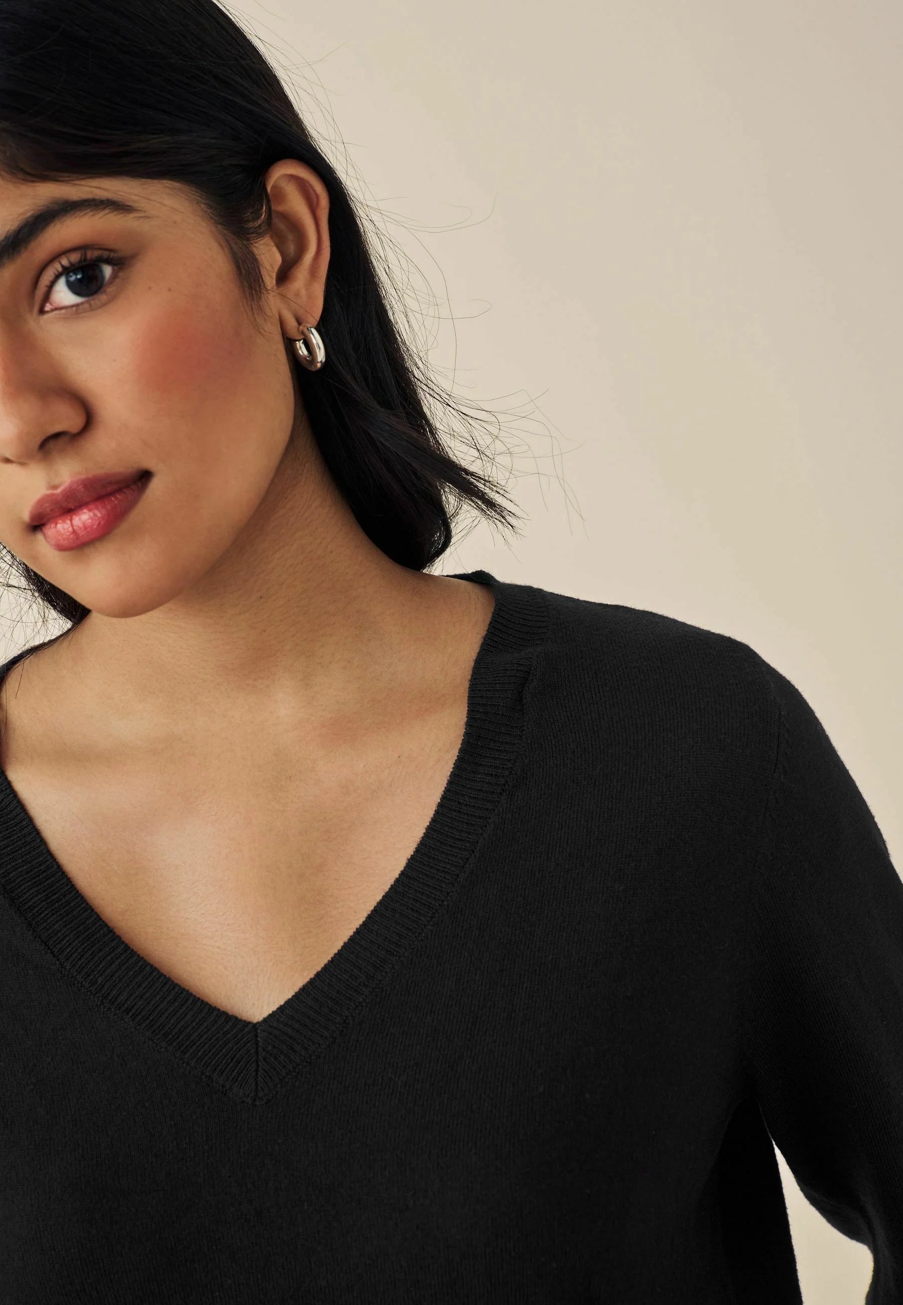 CALVIN KLEIN extra fine merino blend v-neck sweater - antique white&blck