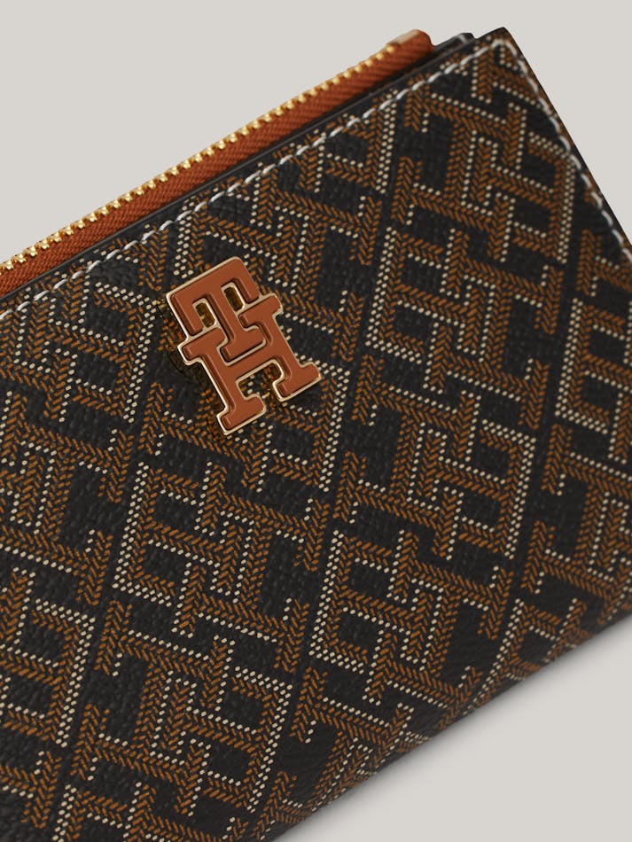 Tommy Hilfiger Monoplay Bifold Wallet - HIPPO US Brands Tommy Hilfiger