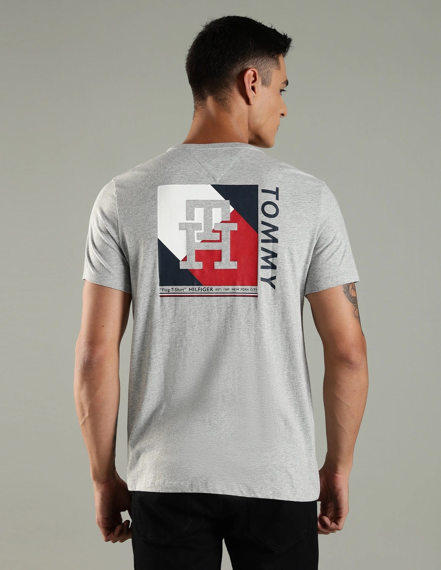Tommy Hilfiger Men's Box Flag T-Shirt - HIPPO US Brands Tommy Hilfiger