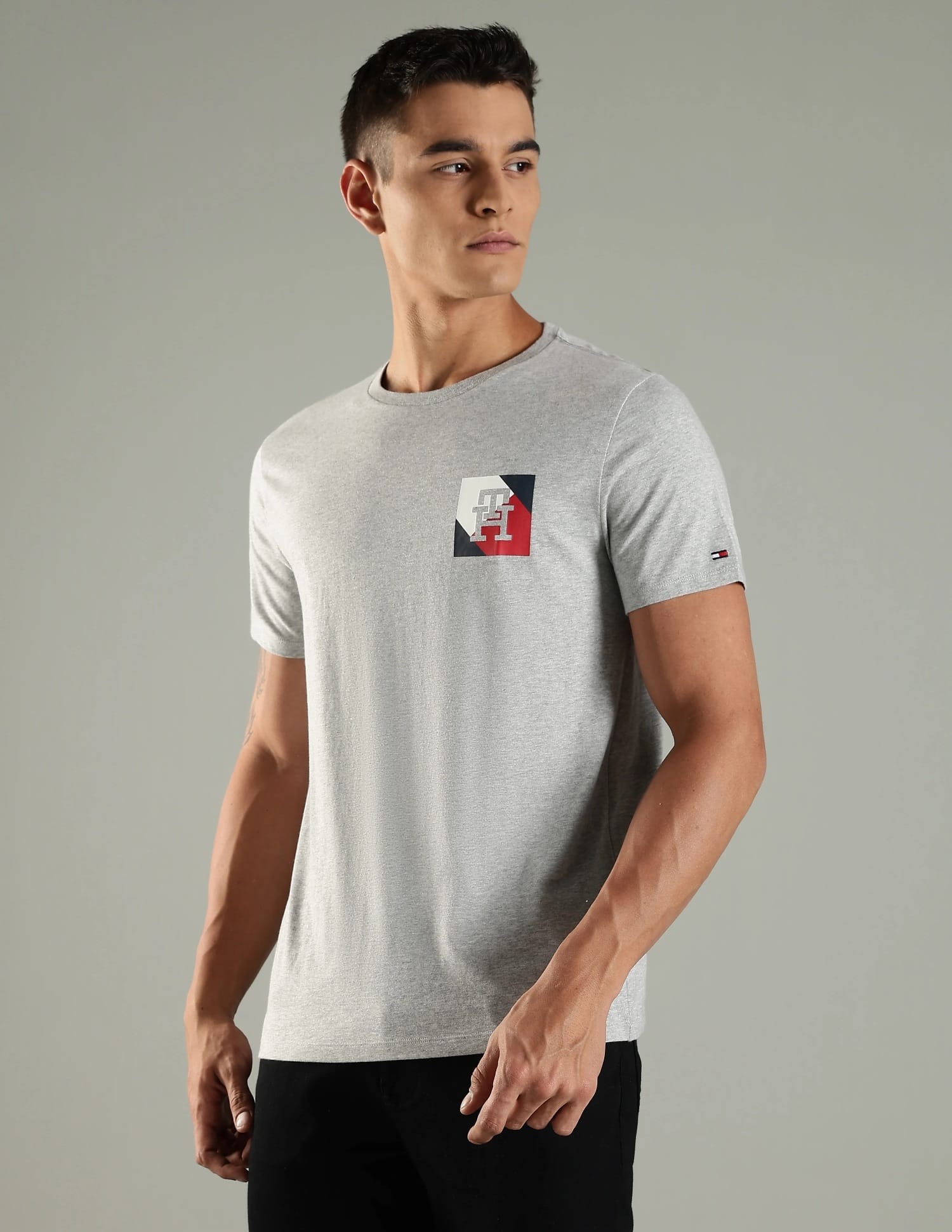 Tommy Hilfiger Men's Box Flag T-Shirt - HIPPO US Brands Tommy Hilfiger