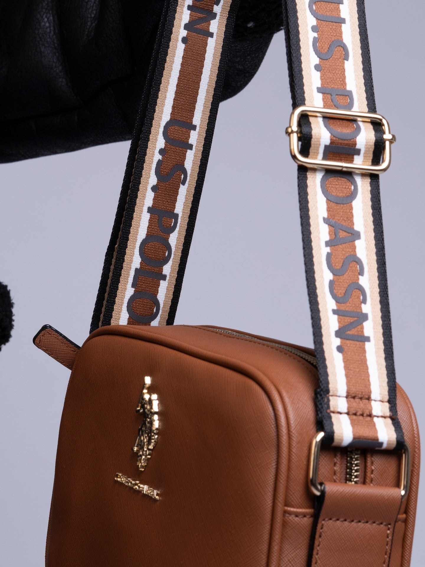 U S. POLO ASSN. CLASSIC ZIP CROSSBODY BAG