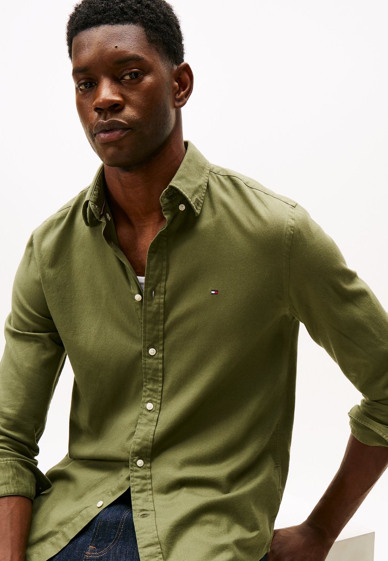 Tommy Hilfiger Regular Fit Lightweight Pique Knit Shirt
