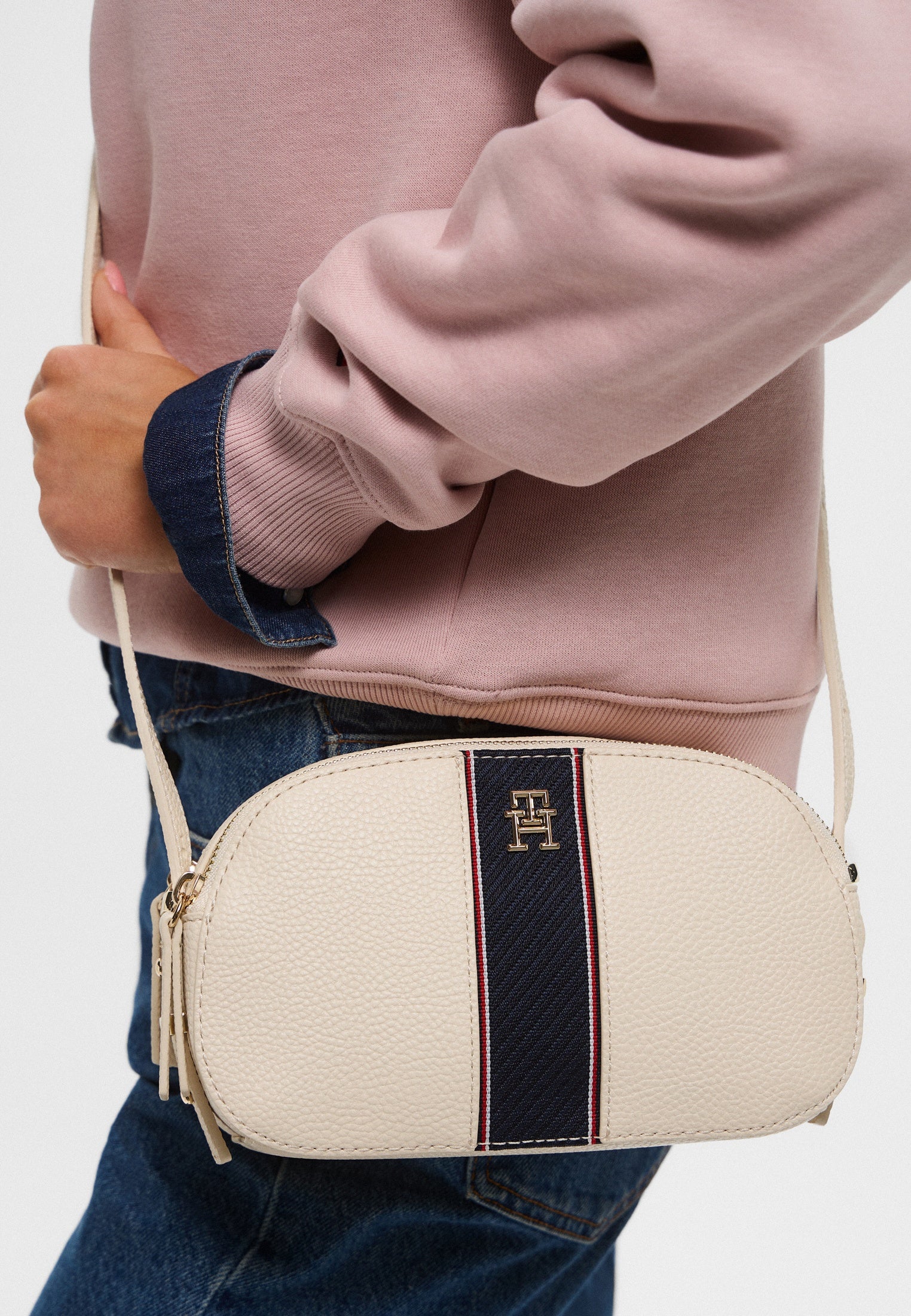 Tommy Hilfiger Textured Camera Bag