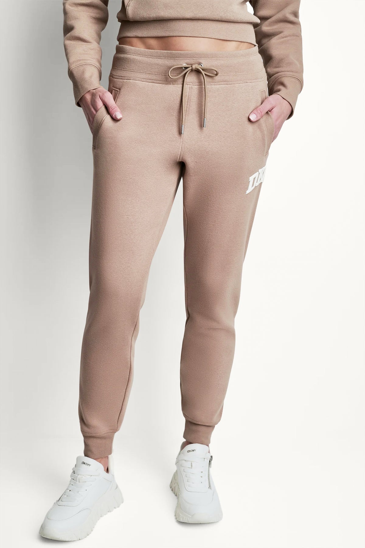 DKNY MID-RISE VARSITY LOGO JOGGER