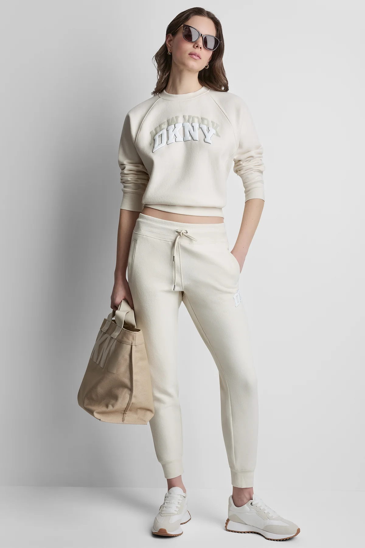 DKNY MID-RISE VARSITY LOGO JOGGER