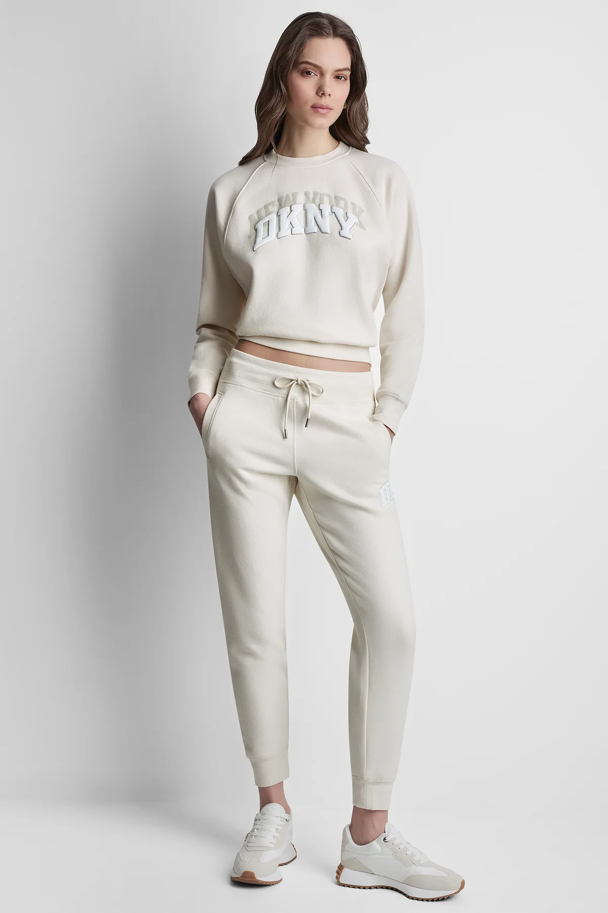 DKNY MID-RISE VARSITY LOGO JOGGER