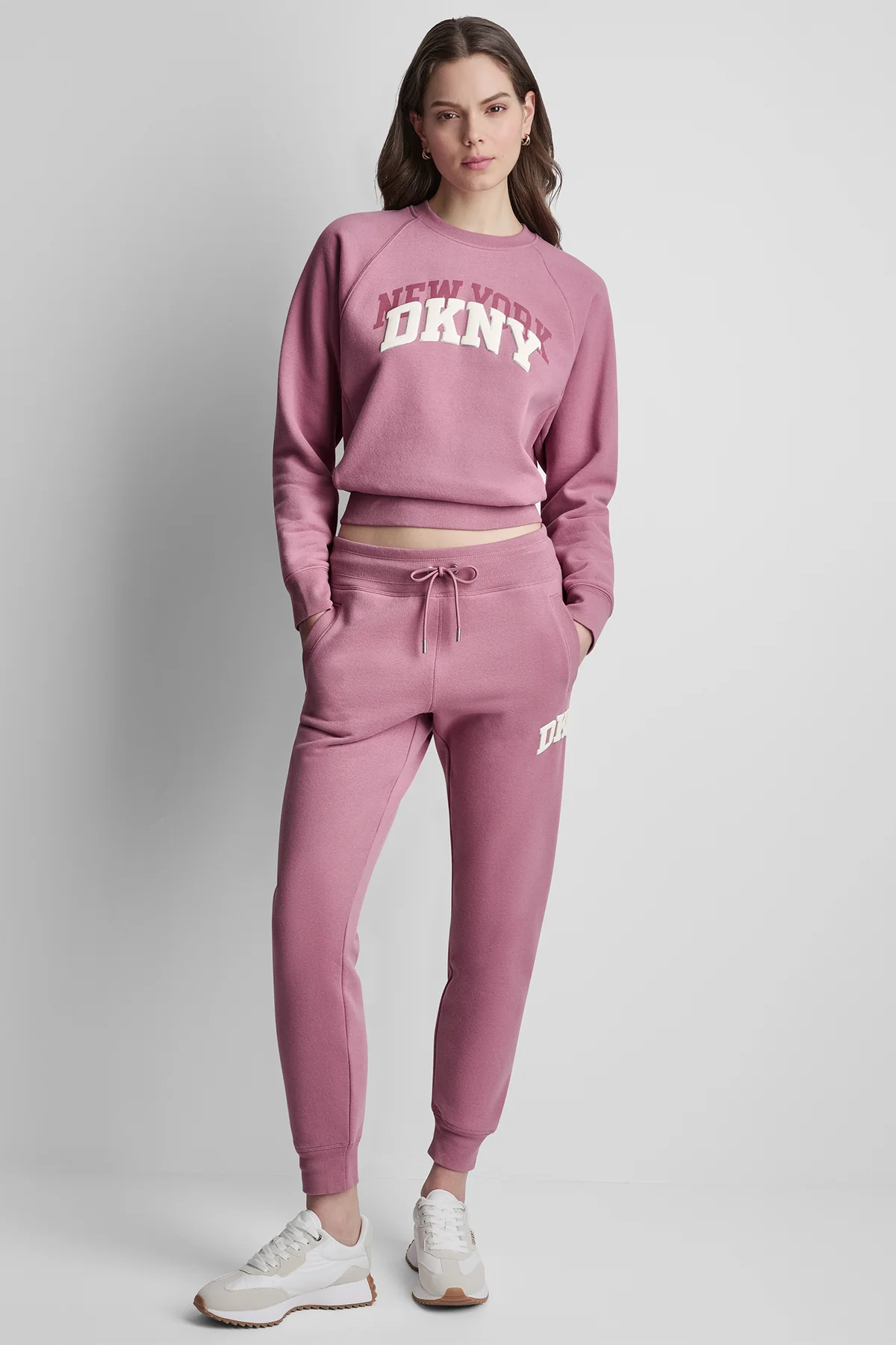DKNY MID-RISE VARSITY LOGO JOGGER