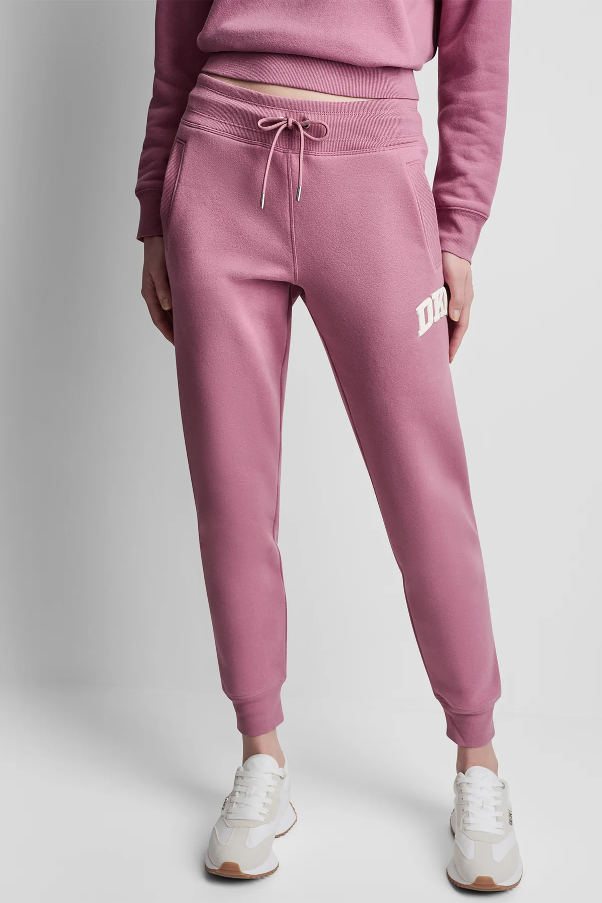DKNY MID-RISE VARSITY LOGO JOGGER