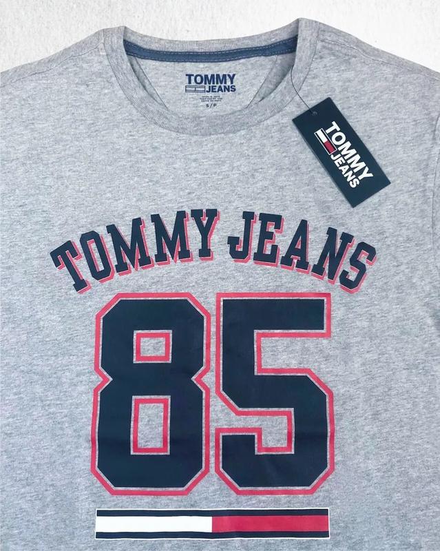TOMMY JEANS men's gray t-shirt