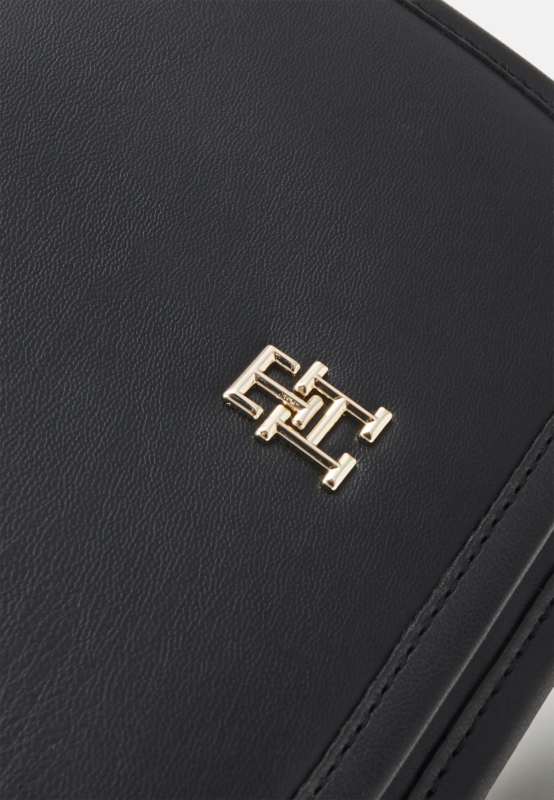 Tommy Hilfiger Solid Crossbody