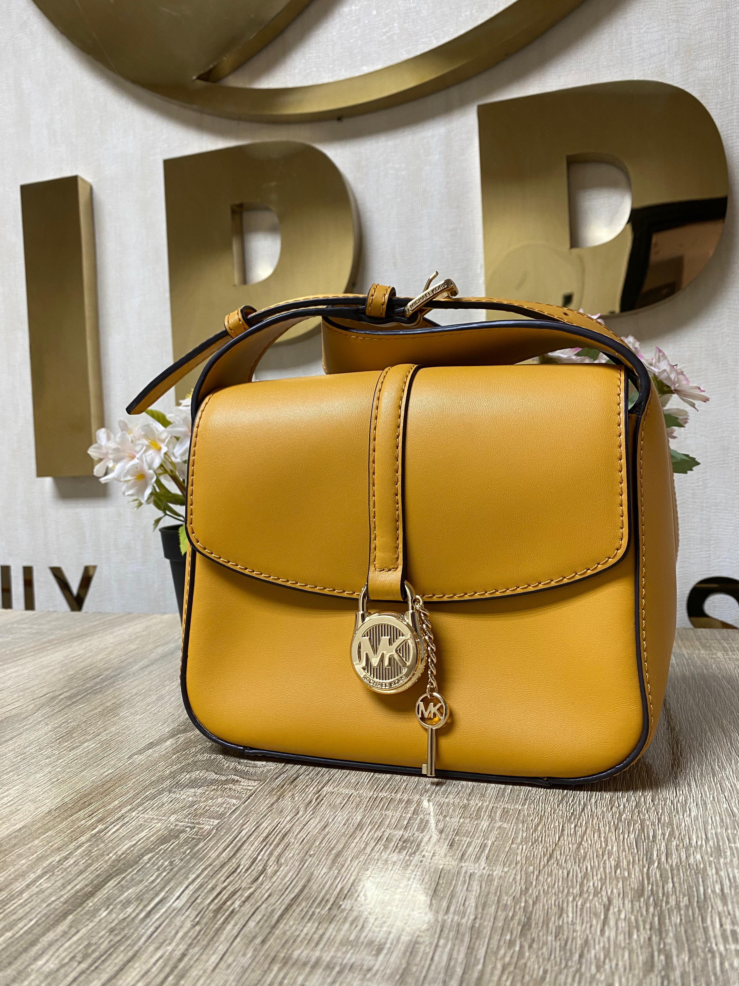 MICHAEL KORS LYRA gold lock cross bag