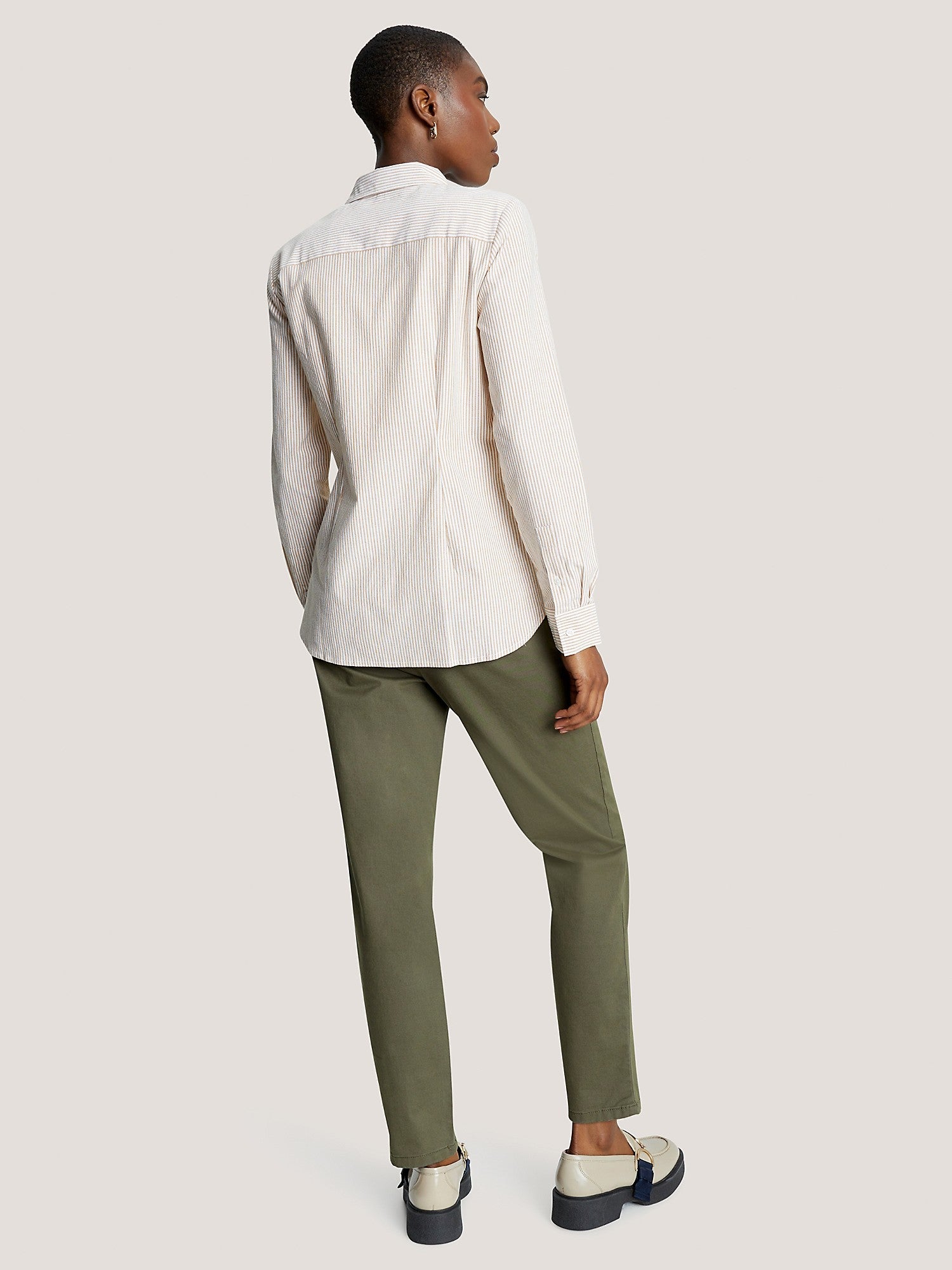 TOMMY HILFIGER WOMEN.S CLASSIC FIT STRIPED OXFORD SHITR