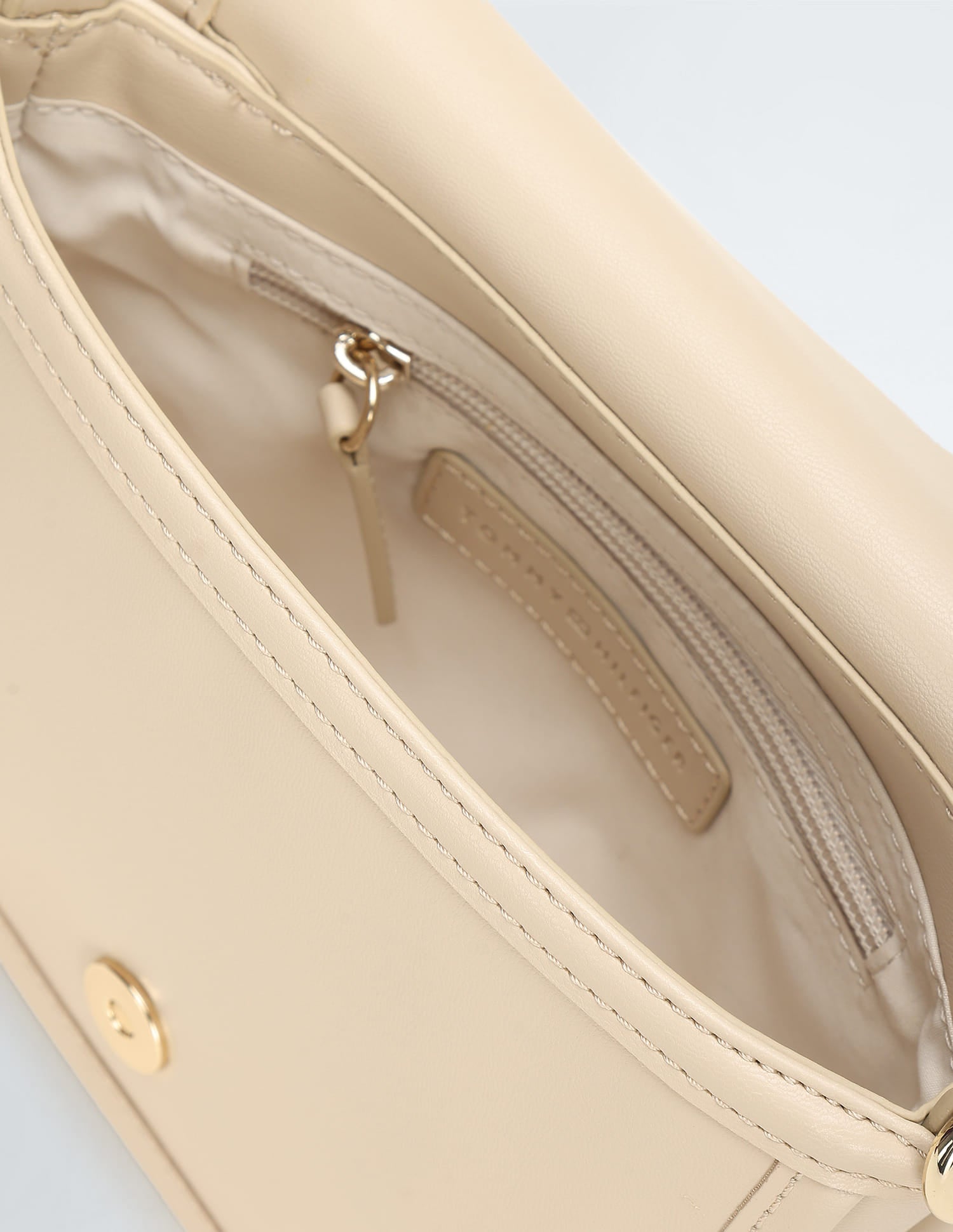 Tommy Hilfiger Solid Crossbody - HIPPO US Brands Tommy Hilfiger