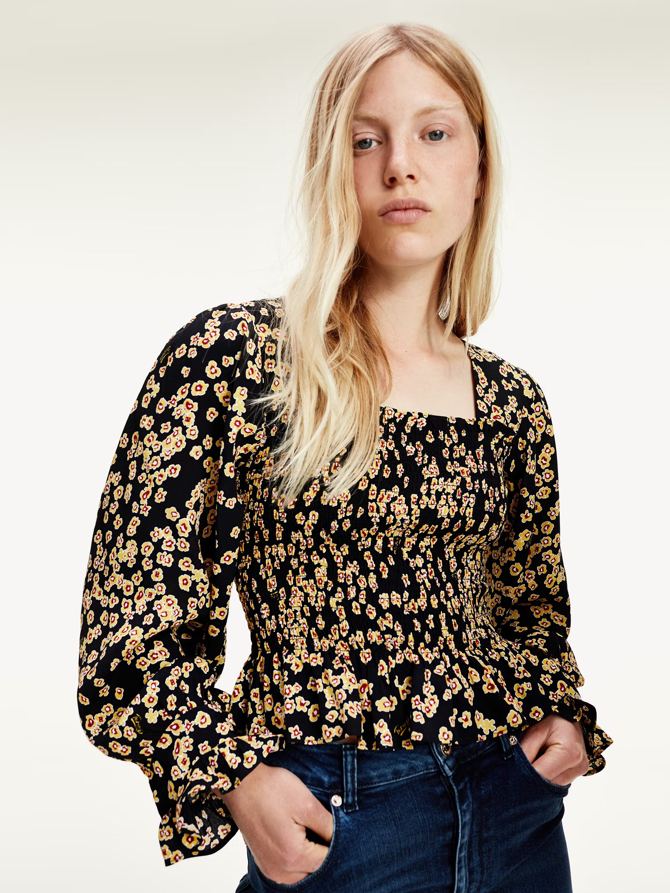 TOMMY HILFIGER – Women’s Floral Smocked Peplum Top
