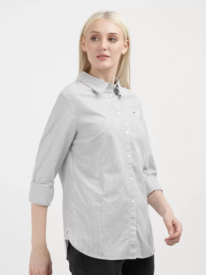 TOMMY HILFIGER WOMEN.S CLASSIC FIT STRIPED OXFORD SHITR