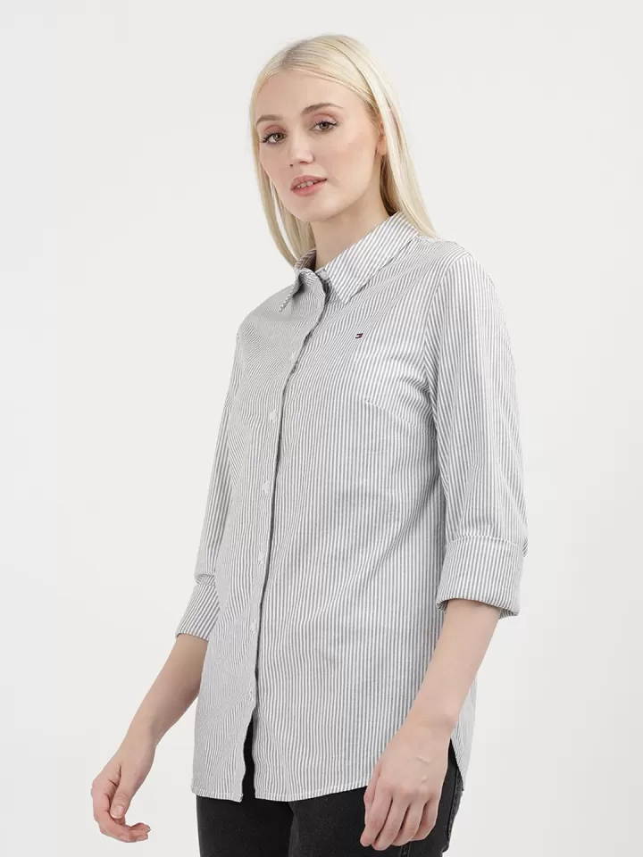 TOMMY HILFIGER WOMEN.S CLASSIC FIT STRIPED OXFORD SHITR