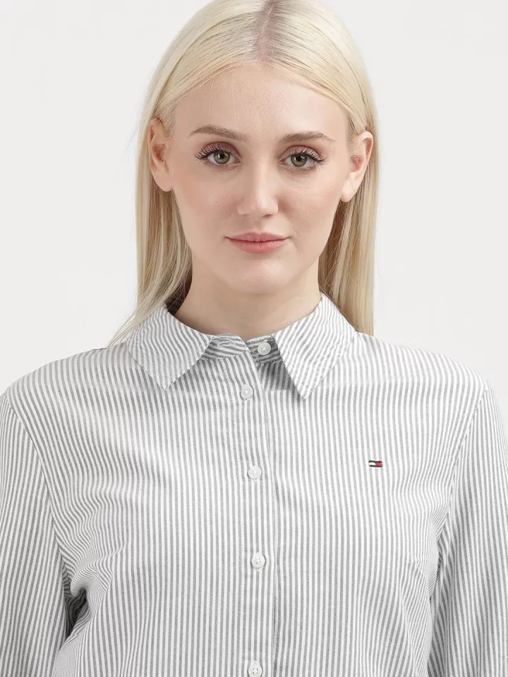 TOMMY HILFIGER WOMEN.S CLASSIC FIT STRIPED OXFORD SHITR