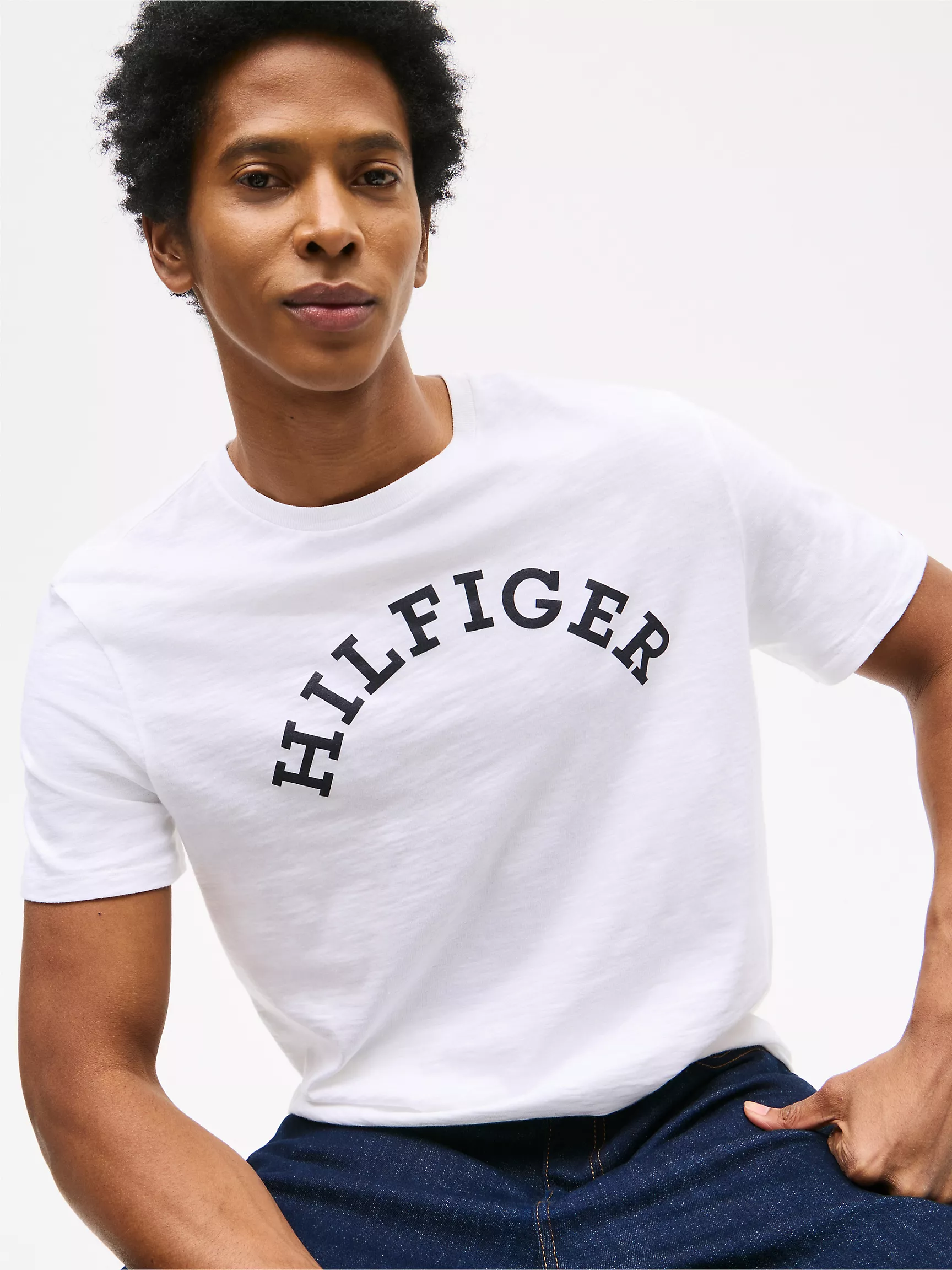TOMMY HILFIGER  Arch Logo T-Shirt