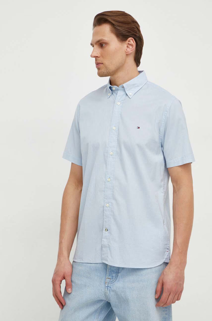 TOMMY HILFIGER Men's Short Sleeve Button Down in Classic Fit
