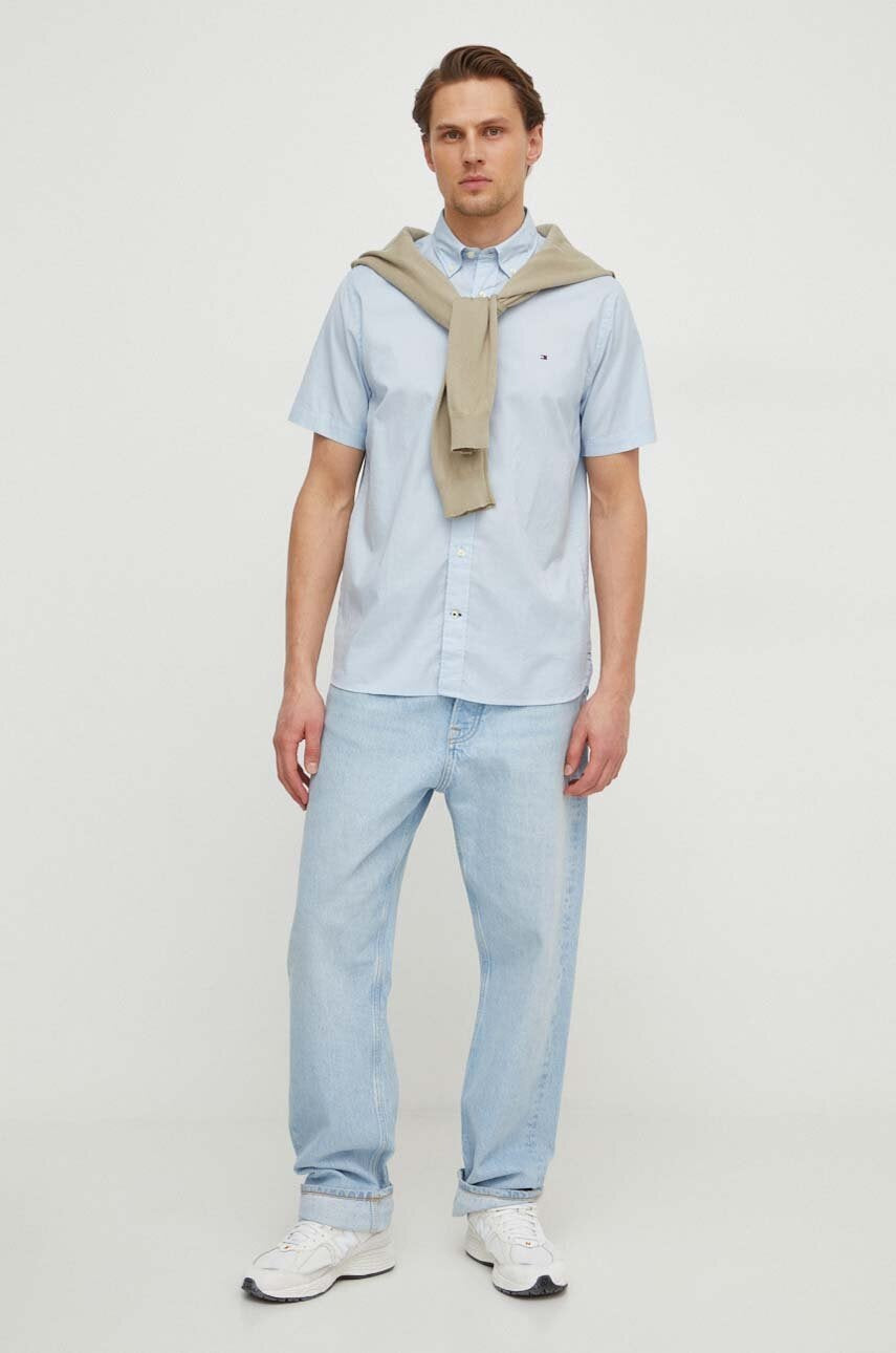 TOMMY HILFIGER Men's Short Sleeve Button Down in Classic Fit