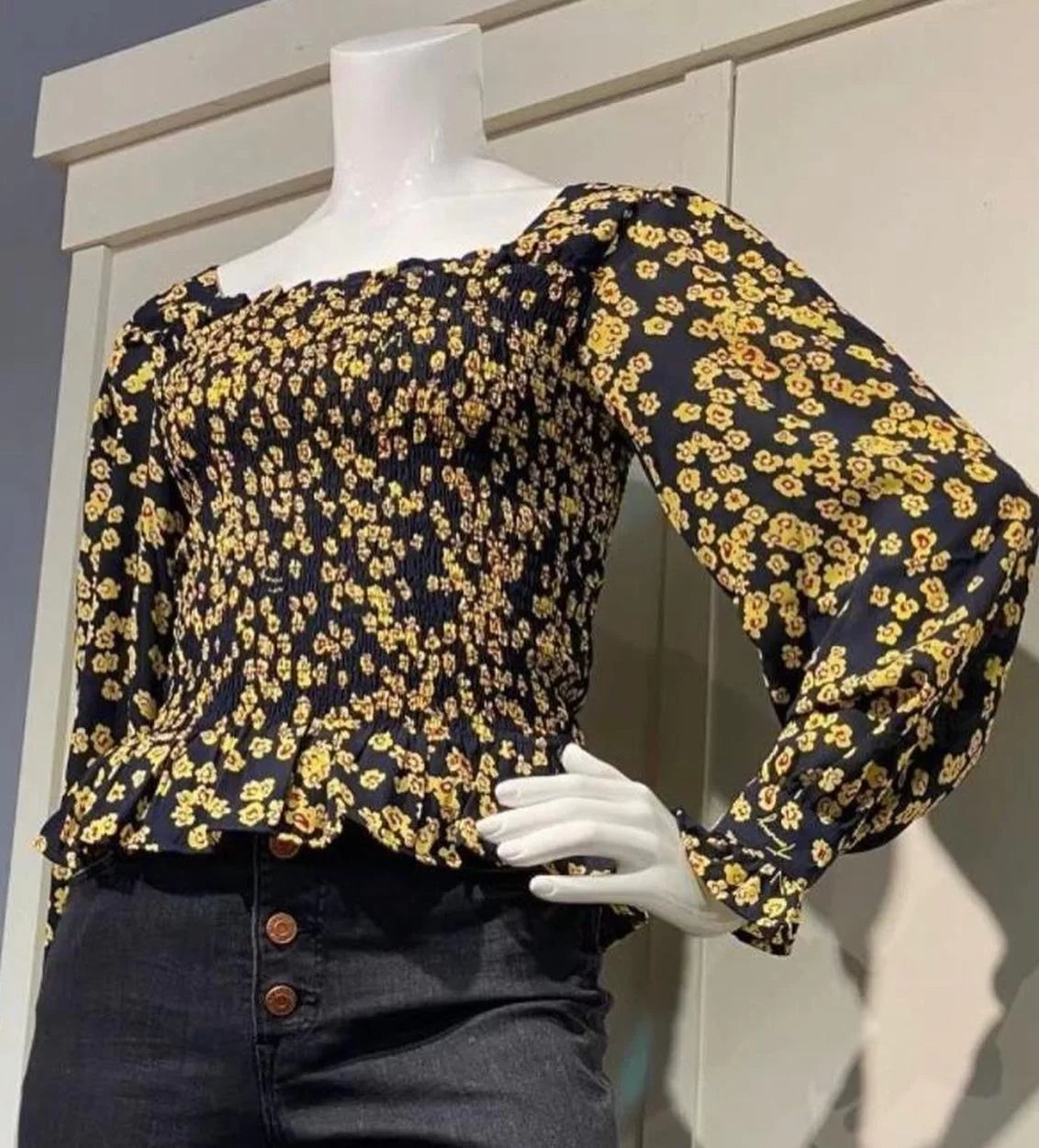 TOMMY HILFIGER – Women’s Floral Smocked Peplum Top