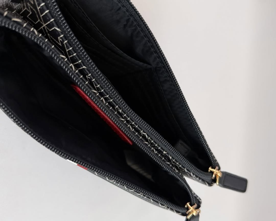 TOMMY HILFIGER Monogram Wristlet