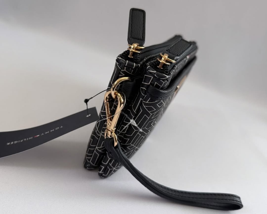 TOMMY HILFIGER Monogram Wristlet