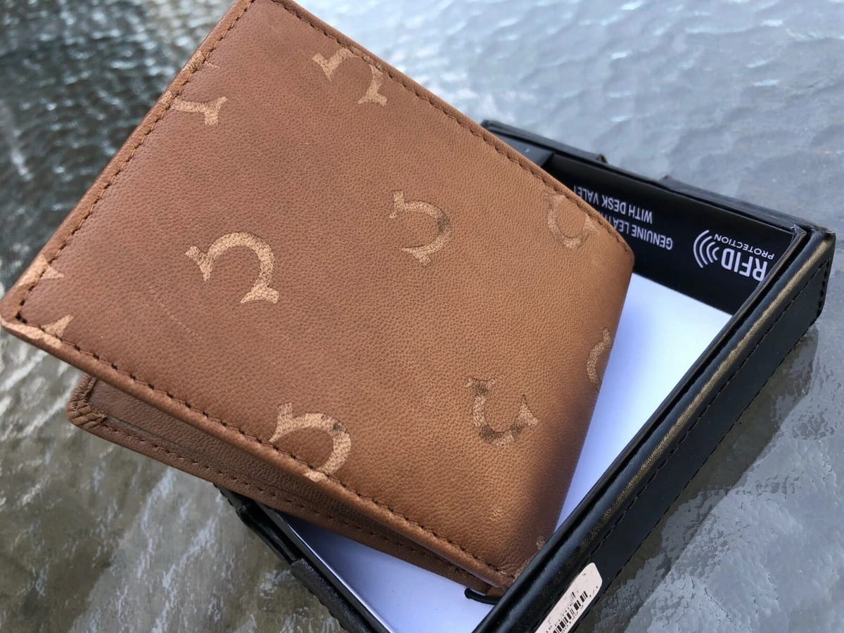 TRUE RELIGION Yurt Leather BiFold Wallet BTAN Brown Horseshoe RFID