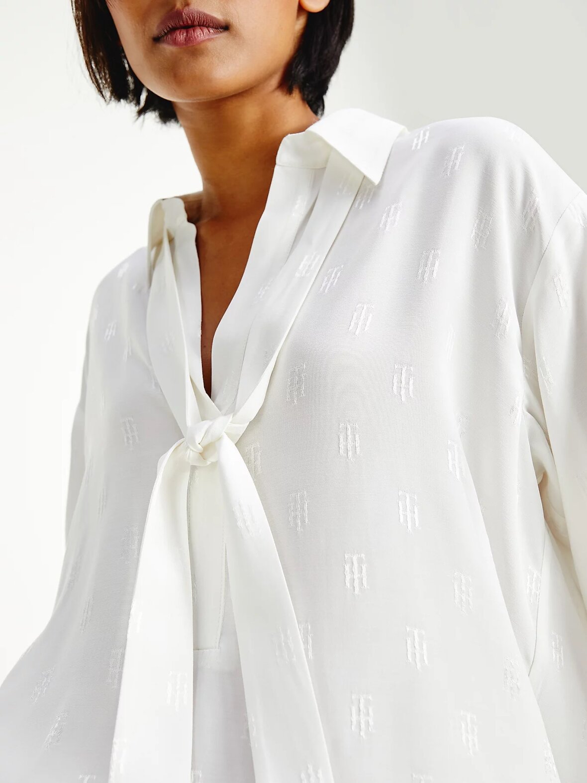 TOMMY VISCOSE TIE-NECK MONOGRAM REGULAR FIT BLOUSE